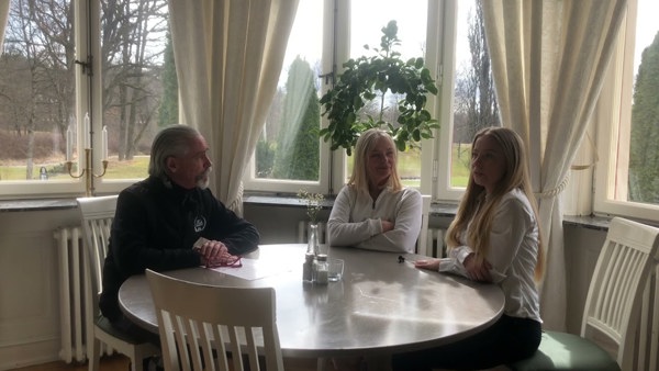 Friday live den 9 april